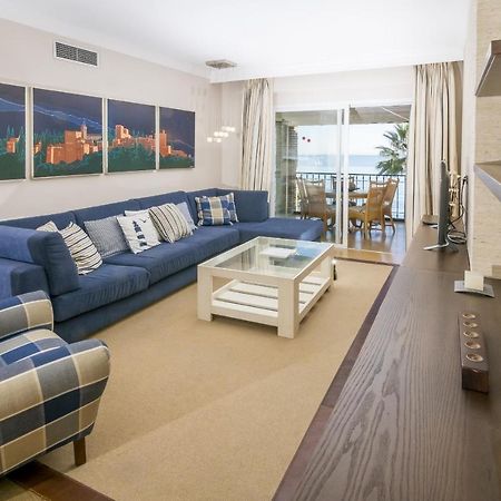 Hb - Comfortable Beachfront Holiday Apartment Estepona Kültér fotó