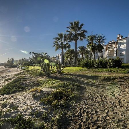 Hb - Comfortable Beachfront Holiday Apartment Estepona Kültér fotó