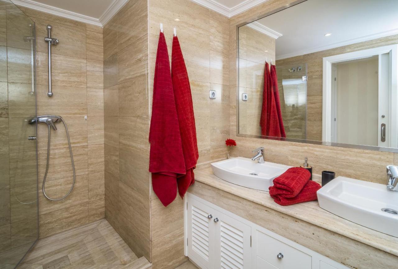Hb - Comfortable Beachfront Holiday Apartment Estepona Kültér fotó