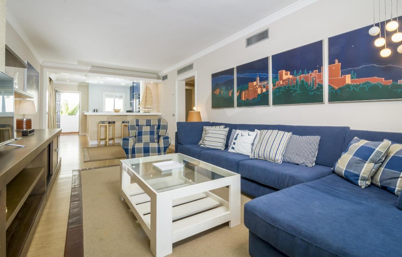 Hb - Comfortable Beachfront Holiday Apartment Estepona Kültér fotó