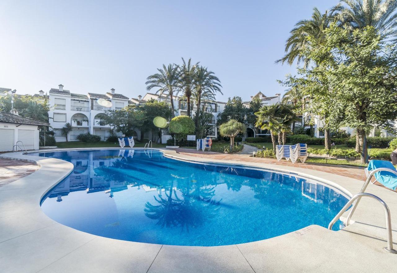 Hb - Comfortable Beachfront Holiday Apartment Estepona Kültér fotó