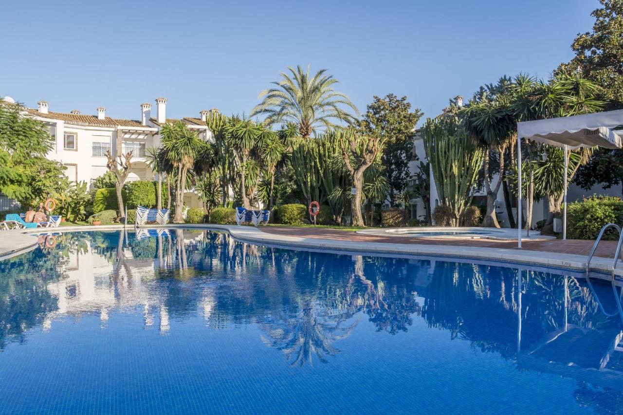 Hb - Comfortable Beachfront Holiday Apartment Estepona Kültér fotó